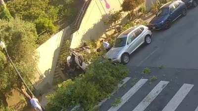 Car full of robbery suspects in a stolen car crashing through dead end street and careening down a steep set of stairs in San Francisco