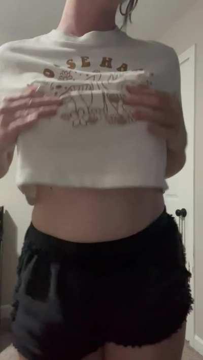 This goth mommy knows how to hide her DDD’s well 🥰