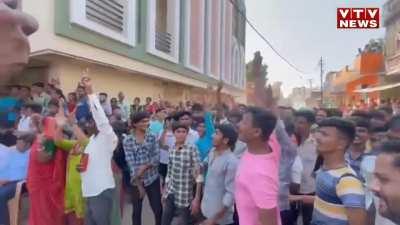 Not Taliban, Not Iraq, Not Iran, Not Saudi Arabia; This is INDIA | Kheda, GJ: Muslims tied to pole and thrashed (by police) in daylight for full public viewing, including small children. Victims cried for mercy as the crowd cheered on with chants of 