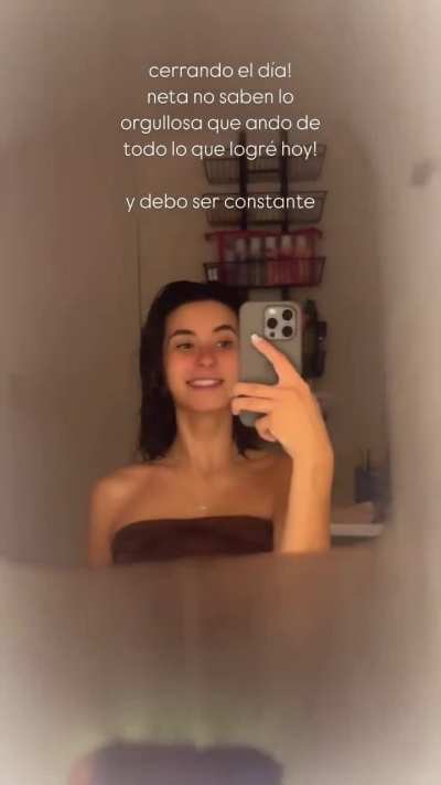 Soy el único que vio que además de desempañar donde se le ve la cara también desempañó abajo???? Se andaba tomando fotos antes de grabar el video