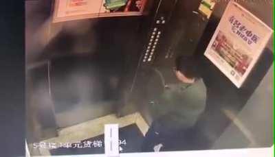 WCGW pissing on all the electronics