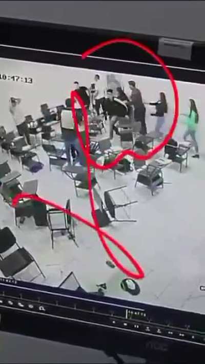 Hammer attack in Guadalajara, Mexico stopped by classmates