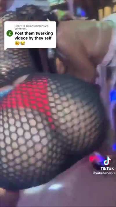 Weekend out with her homegirls 