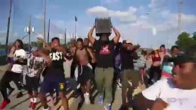 5 year old me be going crazy