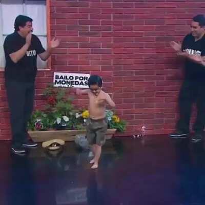 Miguelito bailando