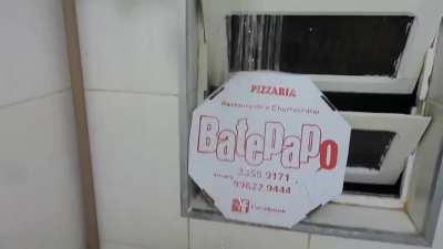 Pizza tomando banho ao som de A Grande Familia