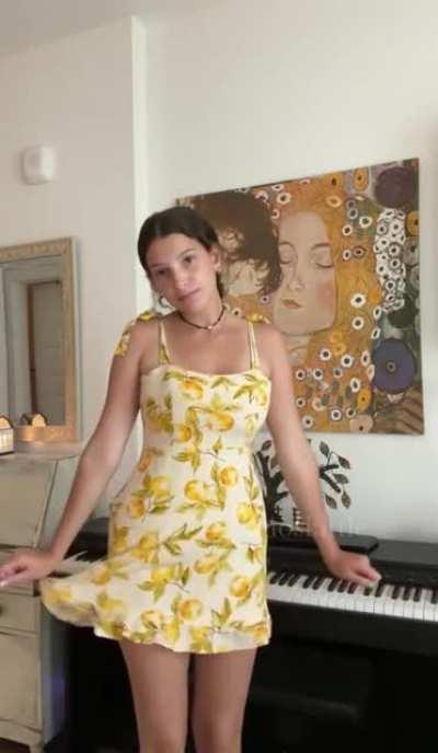 Do you like my dress? ☺️💛