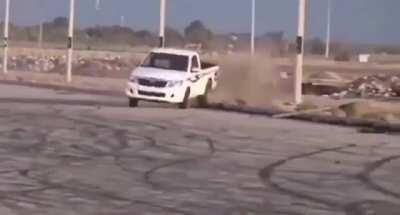 Me rio toda la noche.