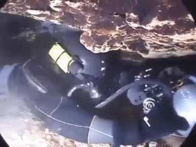 Underwater cave exploring