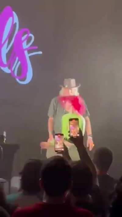 Twitch CEO trying to lift a woman for a dance move