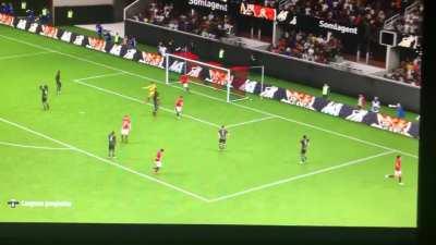 Joao Felix with a sick finish! A tricky technique but very efficient....