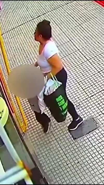 Ramos Mejía: Una mamá mandó a robar a su criatura de cinco años a un negocio de cotillón, la dueña se dio cuenta y terminó agredida por la mujer