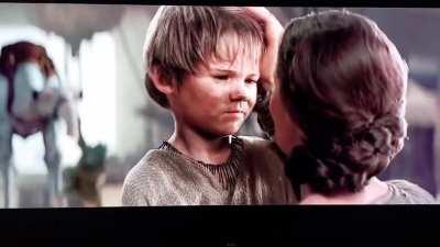 I never noticed this kid Rodian in the background of Phantom Menace hahahaha