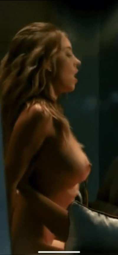 Sydney Sweeney riding it