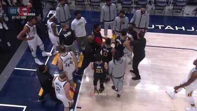 [Highlight] Scuffle between kyle anderson and utah bench