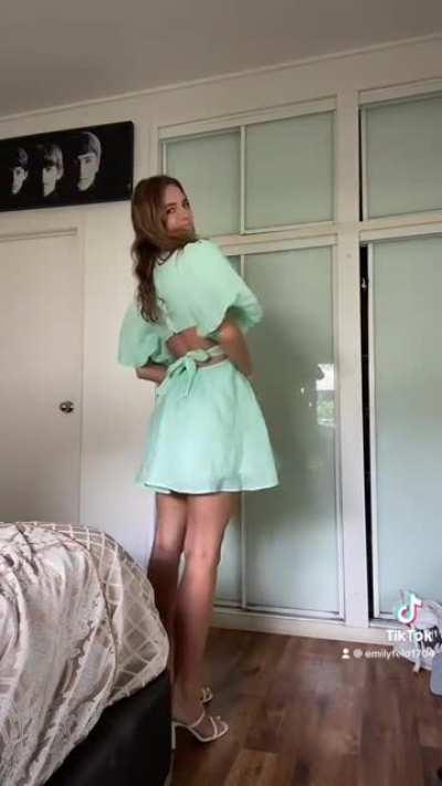 She knows her ass look delicious