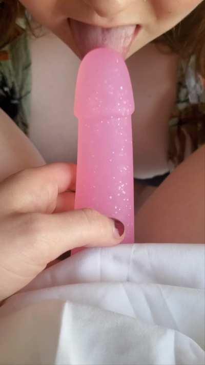 My wife sucks my pretty pink sparkly dildo ð