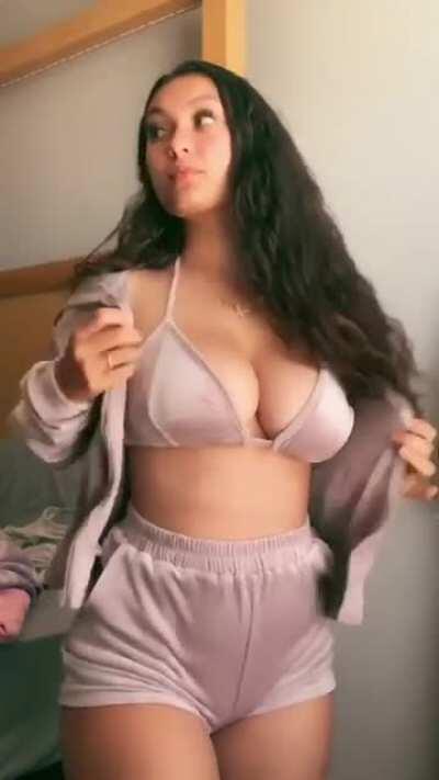 Gawd damn 👴🏿👓🤏🏿👀