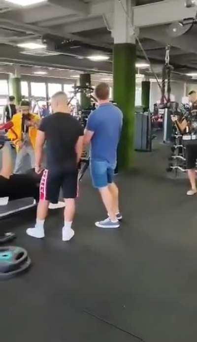 Tegnap egy pesti konditeremben 