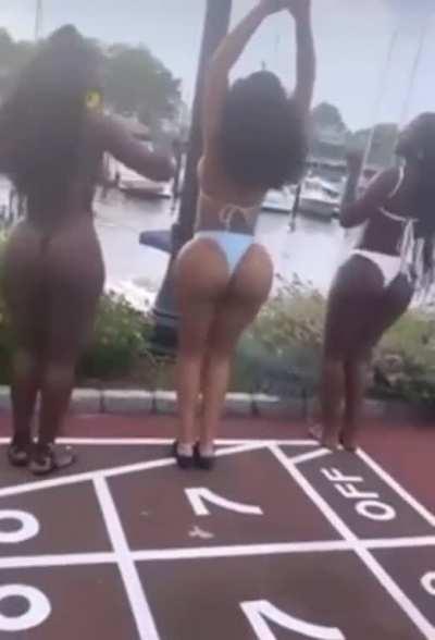 Kitty wit a great idea🍑👏🏾