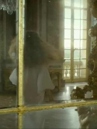 Alexia Giordano - in 'Versailles'