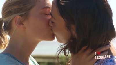 Julie Grundtvig Wester & Sus Wilkins (Perfekte Steder - s03e03)