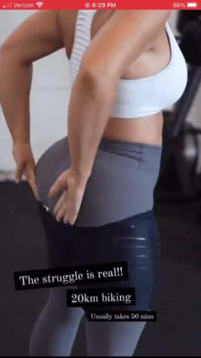 Missmiafit (5’7) pulling up some shorts over that amazing booty.