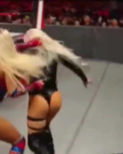 Liv's wedgie 🍑