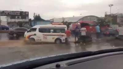 Ayer se fue... Tomo sus cosas y se puso a navegar