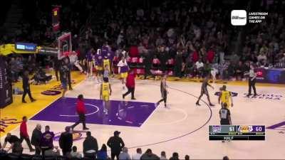 [Highlight] Lebron calls for Pat at the end of the half and walks off shaking his head as Bev doesn't respond