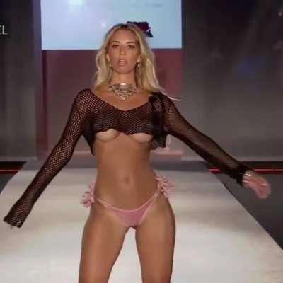 Sierra Skye ( R e u p l o a d )