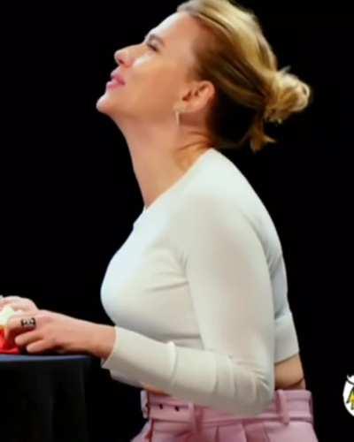 Scarlett Johansson Showing Off Her Sex Moves!