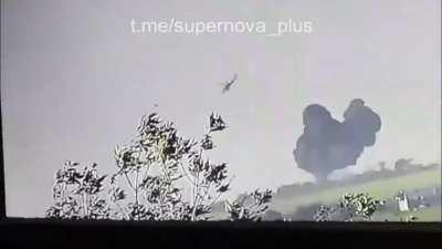 Close footage of the Russian Ka-52 downed outside of Robotyne yesterday.