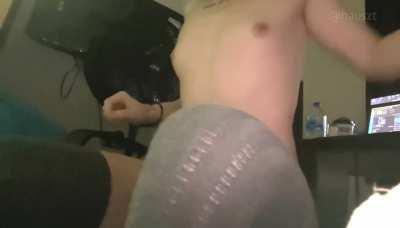 wyd if i started undressing in front of u