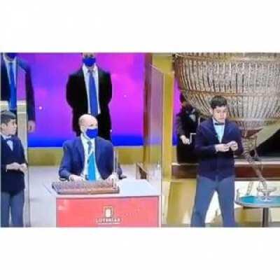 Orslok intentado expresar sus opiniones acerca de un tema serio