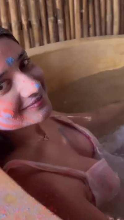 Kanika Mann Holi special 🤤she wants our pichkari i guess🥵💦