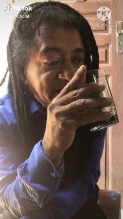 Vai um cafezinho ai?