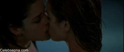 Denise Richards & Neve Campbell