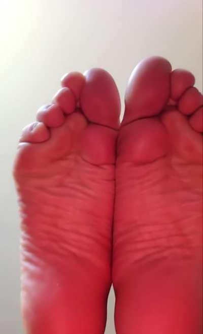 Wrinkly Latina Soles