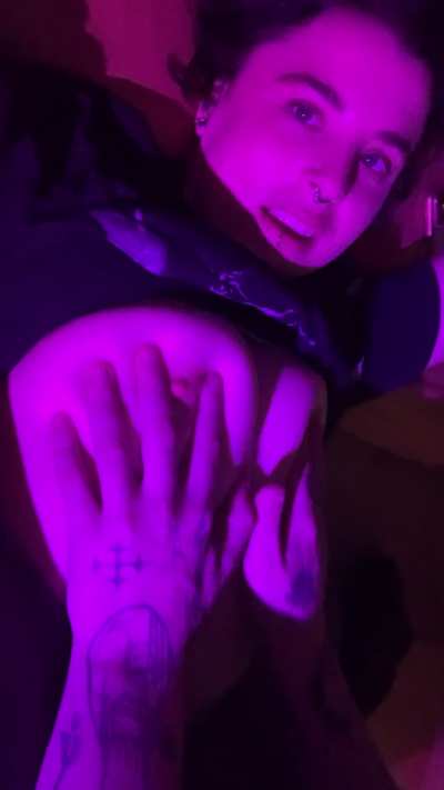 use my tits as fidget toys 😋