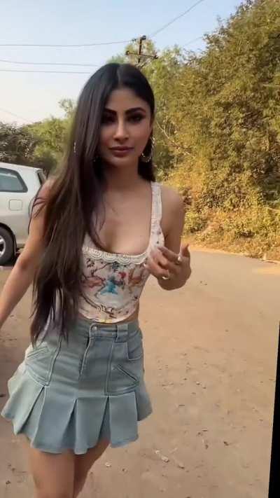 Mouni Roy 