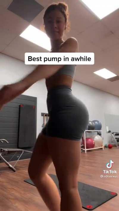 Lexie showing off her big ass😍💦🔥