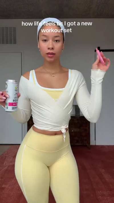 Ana Learmann 🤍💛 (TikTok 3/12/26)