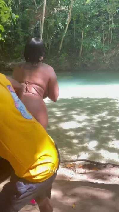 That ass must be heavy as hell 😫😭😍🍑needed 2 guys to handle 😅they definitely enjoyed work that day 😅🍑