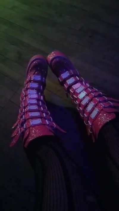 My pink boots *gloW*