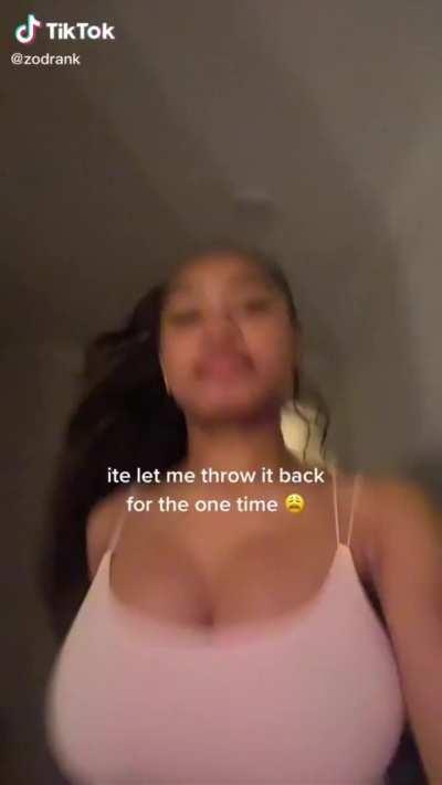 zoes tits bouncing for a minute