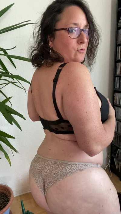 i hope you like curves and chubby tummies