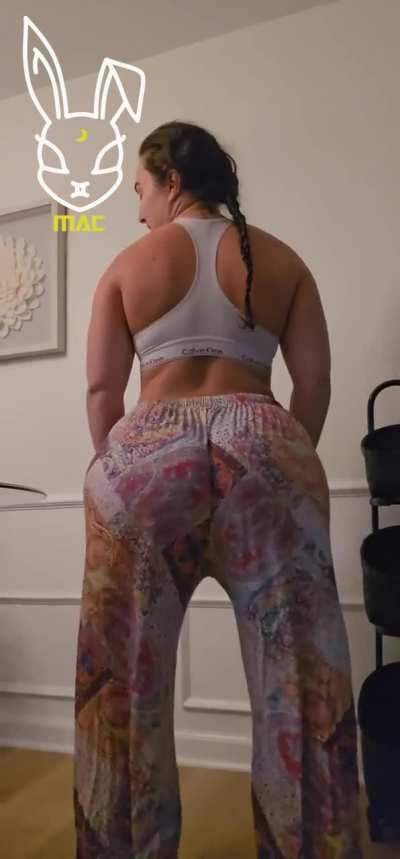 Big Ole booty doing her duty