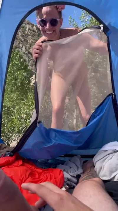 Mom caught me jerking off to her naked body.. damn she&rsquo;s getting really close.. [MF] MILF