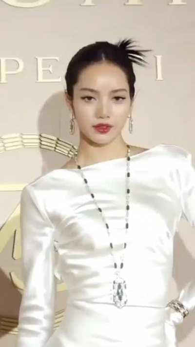 Lisaâs alluring beautyâ¦â¦